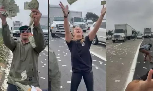 റോഡിൽ മുഴുവൻ കറൻസി നോട്ടുകൾ, അമ്പരന്ന് യാത്രക്കാർ; ഗതാഗതം തടസ്സപ്പെട്ടത് മണിക്കൂറുകളോളം