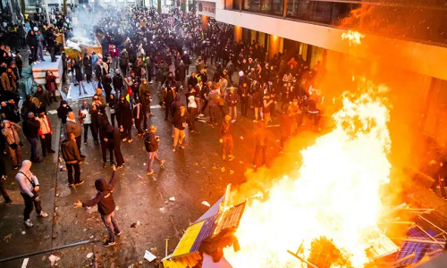 ഇനിയും കോവിഡ് നിയന്ത്രണങ്ങളുമായി ജീവിക്കാൻ കഴിയില്ല;നെതർലൻഡ്‌സിലും ബെൽജിയത്തിലും ജനങ്ങളുടെ പ്രതിഷേധം