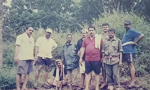  ഇത്തിരി കവിതയും പച്ചപ്പും ഒക്കെയില്ലെങ്കിൽ നമ്മുടെ ജീവിതം വരണ്ടുണങ്ങി പോകില്ലേ ? - ഓർമക്കുറിപ്പുമായി വി.ഡി സതീശൻ