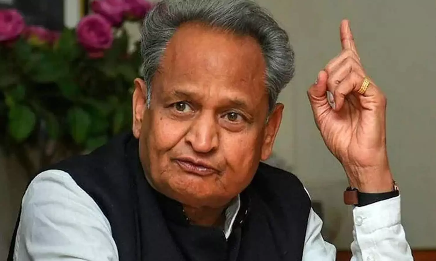 മുഖ്യമന്ത്രിസ്ഥാനം സച്ചിൻ പൈലറ്റിന് നൽകേണ്ടിവരും; മത്സരിക്കാനില്ലെന്ന് അശോക് ഗെഹ്‌ലോട്ട്