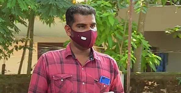 റിമാൻഡ് പ്രതിയുടെ ഫോൺ കാണാനില്ല, പൊലീസ് ദുരുപയോഗം ചെയ്തെന്ന് പരാതി റിമാൻഡ് പ്രതിയുടെ ഫോൺ കാണാനില്ല, പൊലീസ് ദുരുപയോഗം ചെയ്തെന്ന് പരാതി