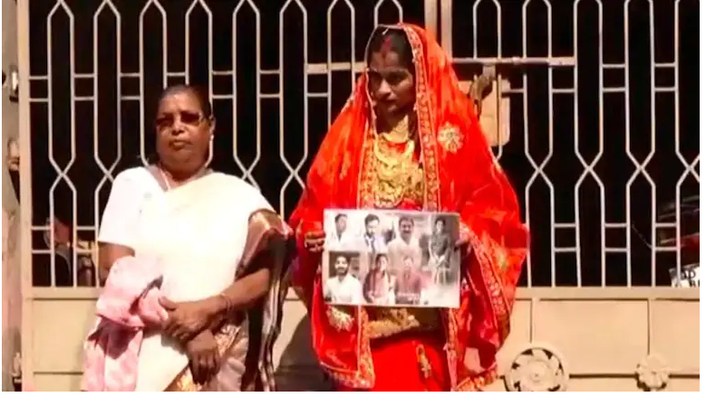 നിശ്ചയിച്ചുറപ്പിച്ച വിവാഹത്തിനെത്തിയില്ല; വരന്‍റെ വീടിനു മുന്നില്‍ വധുവിന്‍റെ ധര്‍ണ