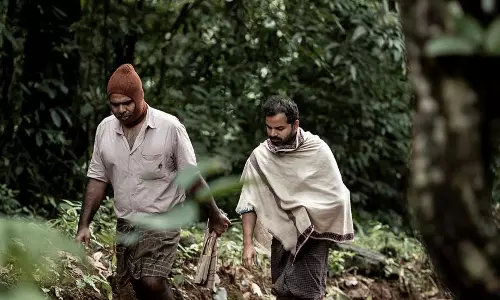 തെറിവിളി ഇല്ലാത്ത ചുരുളി; വൈറലായി ജിസ് ജോയ് വേര്ഷന് തെറിവിളി ഇല്ലാത്ത ചുരുളി; വൈറലായി ജിസ് ജോയ് വേര്ഷന്