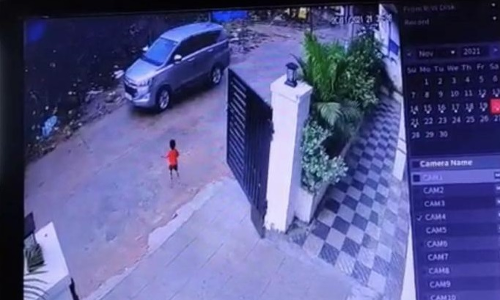 പിതാവ് ഓടിച്ച കാർ ദേഹത്ത് കയറി; നാലുവയസുകാരന് ദാരുണാന്ത്യം പിതാവ് ഓടിച്ച കാർ ദേഹത്ത് കയറി; നാലുവയസുകാരന് ദാരുണാന്ത്യം