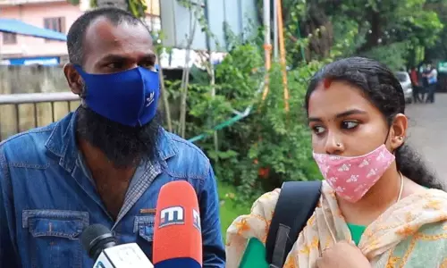 അനുപമ കുഞ്ഞിനെ കണ്ടു