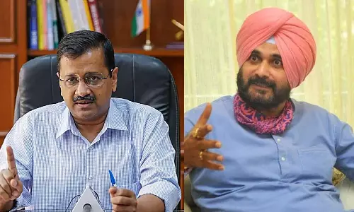 സിദ്ദുവിന്റെ ശബ്ദം അടിച്ചമർത്താൻ കോൺഗ്രസ് ശ്രമിക്കുന്നു: കെജരിവാള് സിദ്ദുവിന്റെ ശബ്ദം അടിച്ചമർത്താൻ കോൺഗ്രസ് ശ്രമിക്കുന്നു: കെജരിവാള്