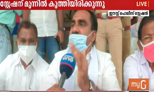 മോഫിയയുടെ ആത്മഹത്യ; സിഐയെ ചുതലകളിൽ നിന്ന് നീക്കണമെന്നാവശ്യപ്പെട്ട്  അൻവർ സാദത്ത് എംഎൽഎയുടെ പ്രതിഷേധം