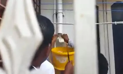 പിഡബ്ല്യുഡി എഞ്ചിനീയറുടെ വീട്ടിലെ പൈപ്പിൽ നിന്നും പിടിച്ചെടുത്തത് 13 ലക്ഷം രൂപ; വീഡിയോ കാണാം...