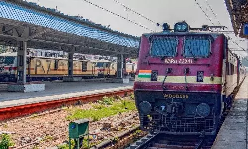 ട്രെയിനുകളില്‍ ഭക്ഷണ വിൽപ്പന പുനരാരംഭിക്കും