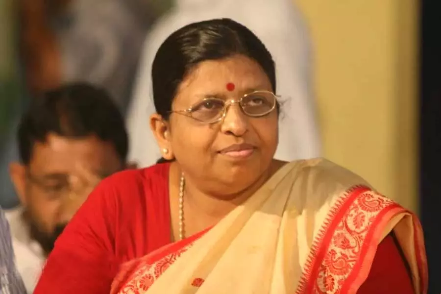 മോഫിയയുടെ മരണത്തില്‍ വനിതാ കമ്മീഷന്‍ സ്വമേധയാ കേസെടുക്കുമെന്ന് സതീദേവി