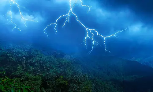 മൂന്നാറിൽ വിനോദസഞ്ചാരി ഇടിമിന്നലേറ്റ് മരിച്ചു