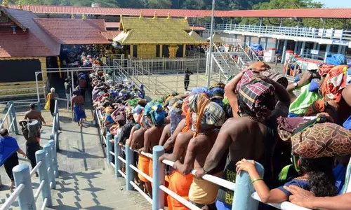 ശബരിമലയിൽ കോവിഡ് നിയന്ത്രണങ്ങളിൽ കൂടുതൽ ഇളവ്; ഭക്തർക്ക് വിരിവെക്കാൻ അനുമതി