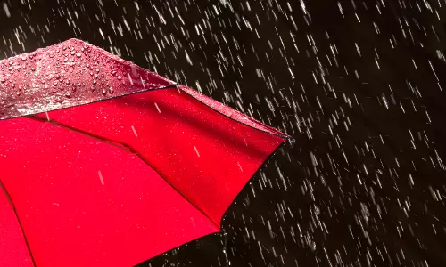 അടുത്ത അഞ്ചു ദിവസം കൂടി മഴ തുടരാന് സാധ്യത അടുത്ത അഞ്ചു ദിവസം കൂടി മഴ തുടരാന് സാധ്യത