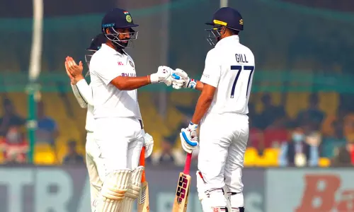 ഗില്ലിന് അർധ സെഞ്ച്വറി; ഇന്ത്യ മികച്ച സ്‌കോറിലേക്ക്