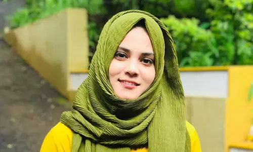 സഖാക്കളേ, നിങ്ങളുടെ താരാട്ടുപാട്ട് കേട്ടല്ല വളർന്നത്; സൈബർ ആക്രമണങ്ങളിൽ ഫാത്തിമ തഹ്‌ലിയ