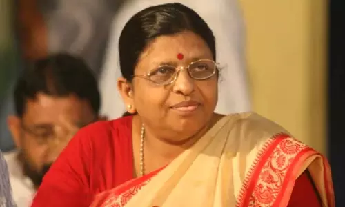 മോഫിയയുടെ മരണത്തില് വനിതാ കമ്മീഷന് സ്വമേധയാ കേസെടുക്കുമെന്ന് സതീദേവി മോഫിയയുടെ മരണത്തില് വനിതാ കമ്മീഷന് സ്വമേധയാ കേസെടുക്കുമെന്ന് സതീദേവി