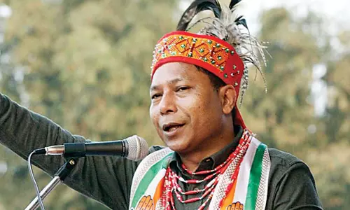 മേഘാലയയില് കോണ്ഗ്രസ് എം.എല്.എമാര് കൂട്ടത്തോടെ തൃണമൂലില് മേഘാലയയില് കോണ്ഗ്രസ് എം.എല്.എമാര് കൂട്ടത്തോടെ തൃണമൂലില്