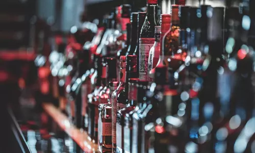 മദ്യശാലകളുടെ എണ്ണം കൂട്ടണമെന്ന് പറഞ്ഞിട്ടില്ല, സൗകര്യങ്ങൾ മെച്ചപ്പെടുത്തണമെന്നാണ് ഉത്തരവ്: ഹൈക്കോടതി