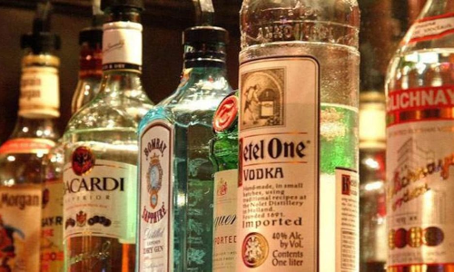 ബിഹാറിൽ ബിജെപി നേതാവിന്റെ സ്ഥാപനത്തിൽ വൻ മദ്യവേട്ട