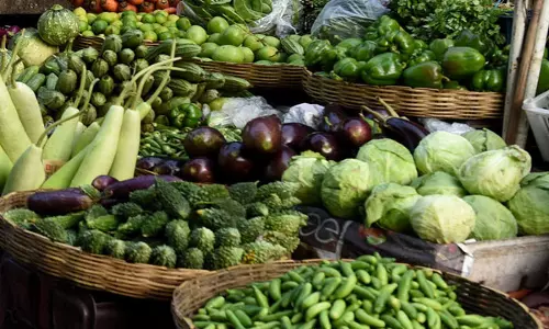 കര്ണാടകയിലും പച്ചക്കറിക്ക് പൊള്ളുന്ന വില കര്ണാടകയിലും പച്ചക്കറിക്ക് പൊള്ളുന്ന വില