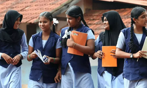 പ്ലസ് വൺ സീറ്റ് ക്ഷാമം: അധികബാച്ചിൽ ഇന്നു തീരുമാനത്തിന് സാധ്യത