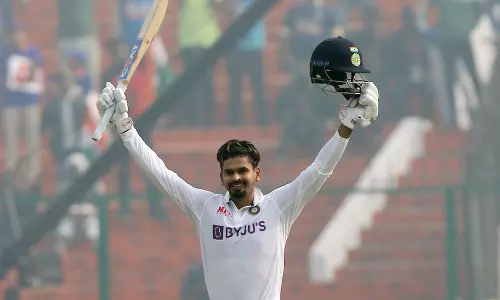 അരങ്ങേറ്റത്തിൽ സെഞ്ച്വറി; കാൺപൂരിൽ അയ്യർ ഷോ