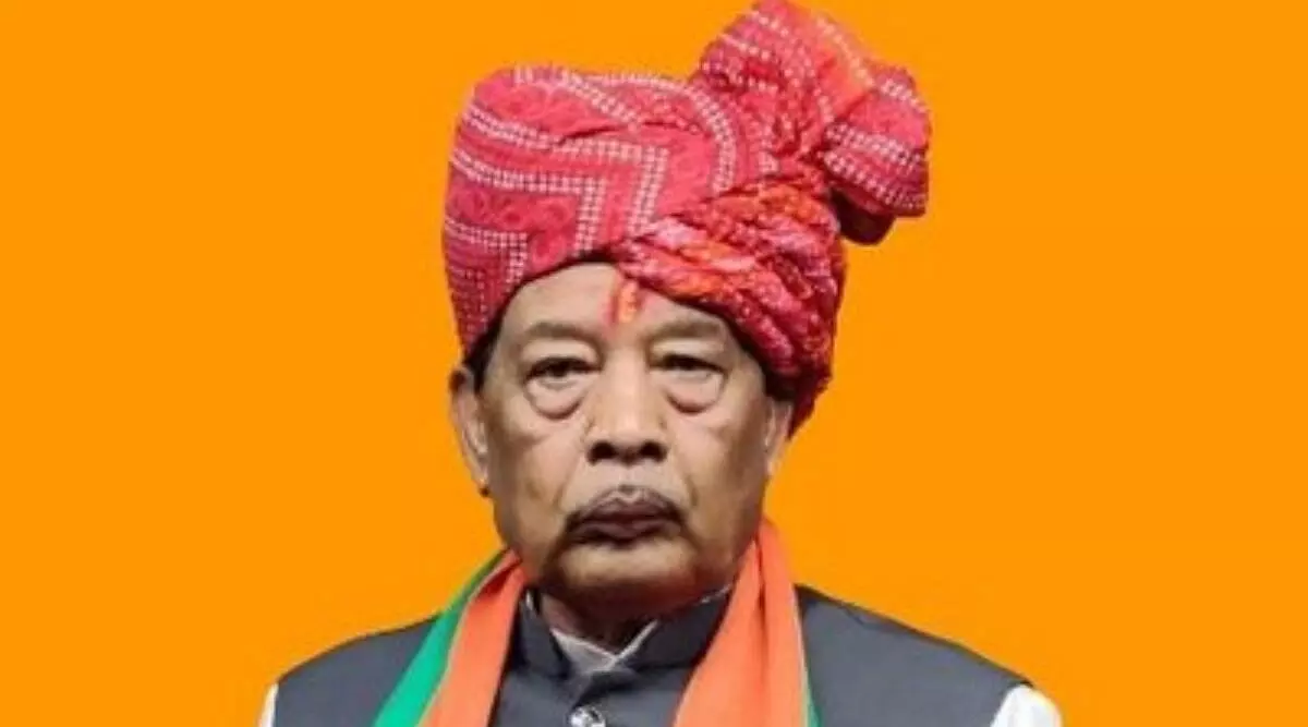 മേല്ജാതിക്കാരായ സ്ത്രീകളെ വീട്ടില് നിന്ന് വലിച്ചിറക്കി പണിയെടുപ്പിക്കണമെന്ന് മധ്യപ്രദേശ് മന്ത്രി; പ്രതിഷേധം, കോലം കത്തിച്ച് കര്ണിസേന മേല്ജാതിക്കാരായ സ്ത്രീകളെ വീട്ടില് നിന്ന് വലിച്ചിറക്കി പണിയെടുപ്പിക്കണമെന്ന് മധ്യപ്രദേശ് മന്ത്രി; പ്രതിഷേധം, കോലം കത്തിച്ച് കര്ണിസേന