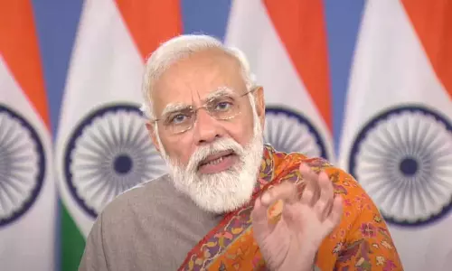 ഒമിക്രോൺ വകഭേദം, രാജ്യന്തര വിമാനയാത്രയ്ക്കുള്ള ഇളവുകൾ പുനഃപരിശോധിക്കണം: പ്രധാനമന്ത്രി ഒമിക്രോൺ വകഭേദം, രാജ്യന്തര വിമാനയാത്രയ്ക്കുള്ള ഇളവുകൾ പുനഃപരിശോധിക്കണം: പ്രധാനമന്ത്രി