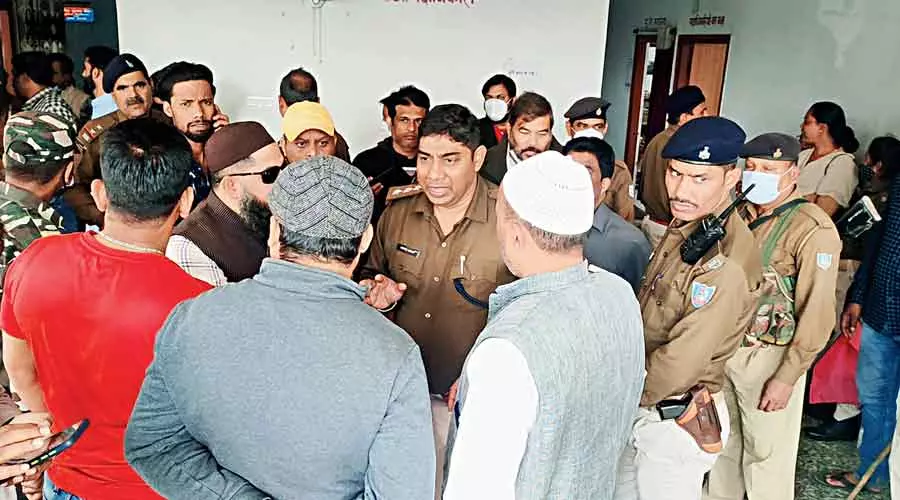 25 പേരടങ്ങിയ സംഘം വളഞ്ഞിട്ട് ആക്രമിച്ച് ജയ് ശ്രീറാം വിളിക്കാന്‍ നിര്‍ബന്ധിച്ചു: കശ്മീരി വ്യാപാരികള്‍