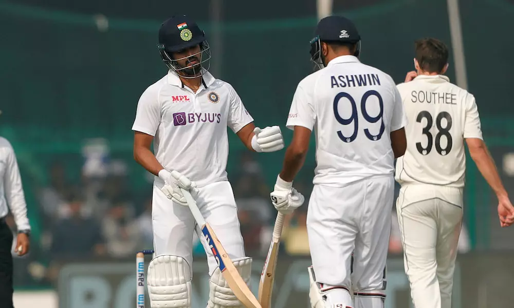 രണ്ടാം ഇന്നിങ്‌സിൽ ഇന്ത്യക്ക് ബാറ്റിങ് തകർച്ച; അഞ്ചു വിക്കറ്റ് നഷ്ടം