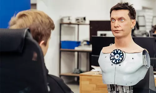 ഒന്നരക്കോടി തരാം..മുഖം തരാമോ..? വിചിത്രമായ ഓഫറുമായി റോബോട്ട് നിർമാണ കമ്പനി ഒന്നരക്കോടി തരാം..മുഖം തരാമോ..? വിചിത്രമായ ഓഫറുമായി റോബോട്ട് നിർമാണ കമ്പനി