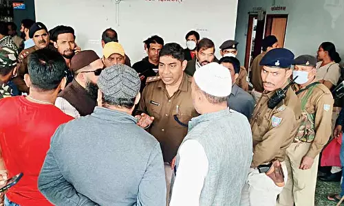 25 പേരടങ്ങിയ സംഘം വളഞ്ഞിട്ട് ആക്രമിച്ച് ജയ് ശ്രീറാം വിളിക്കാന്‍ നിര്‍ബന്ധിച്ചു: കശ്മീരി വ്യാപാരികള്‍