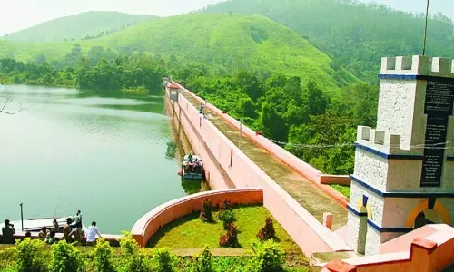 മഴയും നീരൊഴുക്കും കുറഞ്ഞു; മുല്ലപ്പെരിയാറിൽ നിന്ന് വെള്ളം കൊണ്ടുപോകുന്നത് തമിഴ്‌നാട് നിർത്തി