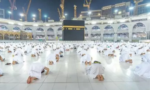 50 വയസിന് മുകളിലുള്ള വിദേശ ഉംറ തീർത്ഥാടകർക്കും അനുമതി