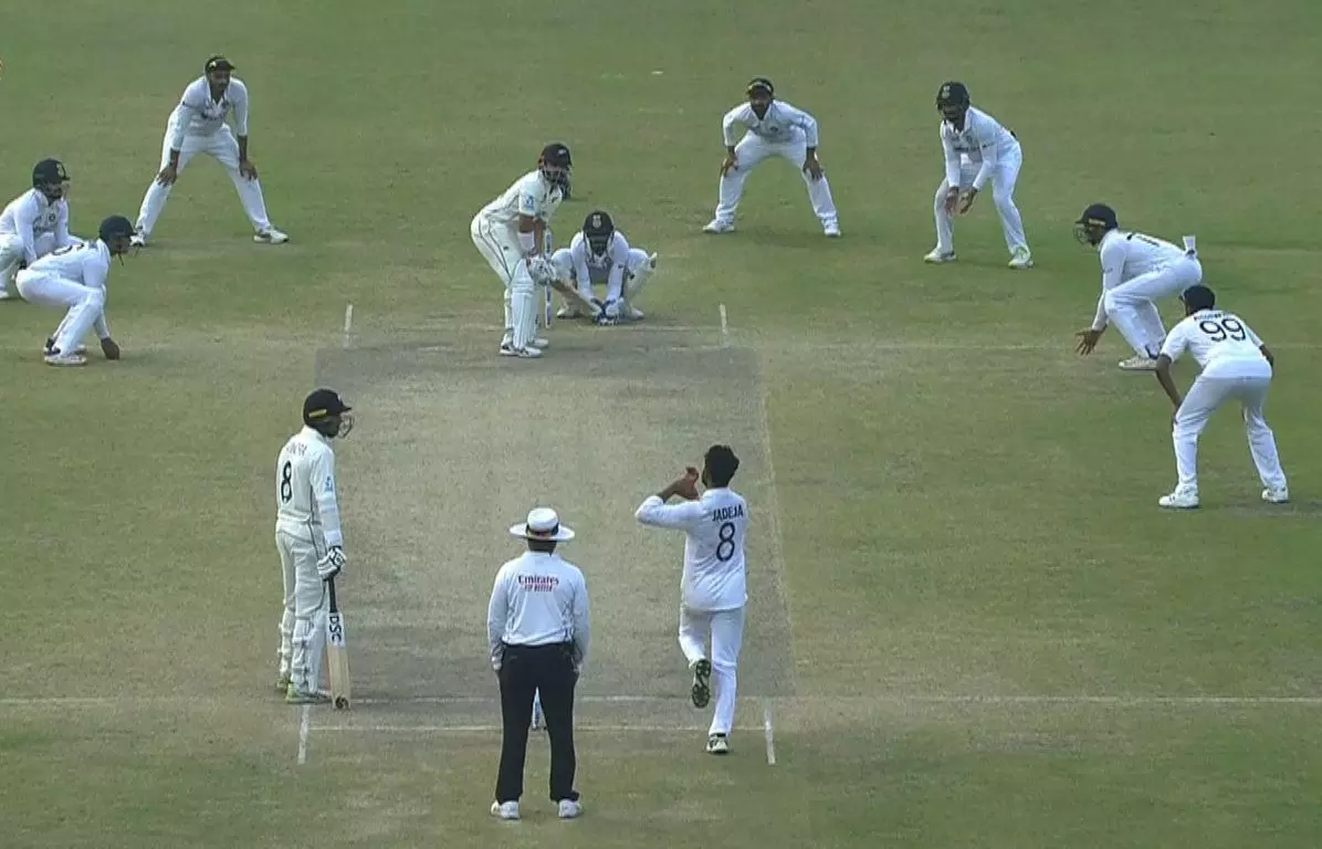 ഇന്ത്യൻ വംശജരുടെ പ്രതിരോധത്തിൽ ഇന്ത്യക്ക് മോഹാലസ്യം; കാൺപൂരിൽ സമനില പിടിച്ച് കിവികൾ ഇന്ത്യൻ വംശജരുടെ പ്രതിരോധത്തിൽ ഇന്ത്യക്ക് മോഹാലസ്യം; കാൺപൂരിൽ സമനില പിടിച്ച് കിവികൾ