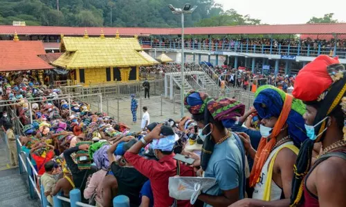 സന്നിധാനത്ത് തീർഥാടകരുടെ എണ്ണം വർധിച്ചു; ദേവസ്വം ബോർഡിന്‍റെ വരുമാനത്തില്‍ വർധന