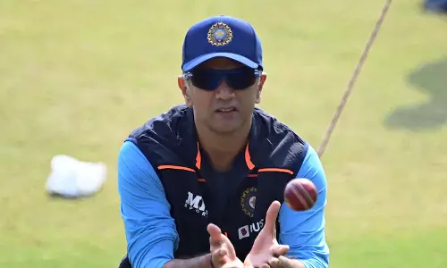 മികച്ച പിച്ചൊരുക്കിയതിന് നന്ദി; ഗ്രൗണ്ട് സ്റ്റാഫിന് 35,000 രൂപ സമ്മാനം നൽകി രാഹുൽ ദ്രാവിഡ്‌