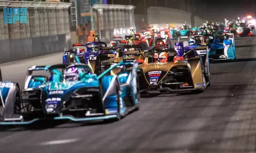 ജിദ്ദയിൽ ഫോർമുല വൺ ടീമുകളെത്തി; ചെങ്കടൽ തീരത്ത് ആദ്യമായി ഇലക്ട്രിക് കാറുകളുടെ പോരാട്ടം