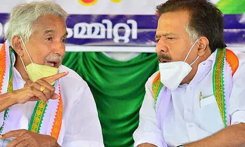 പാർട്ടി പ്രവർത്തനങ്ങളെ പിന്നോട്ട് വലിക്കുന്നു; ഉമ്മന്‍ ചാണ്ടിക്കും ചെന്നിത്തലക്കുമെതിരെ കെ.പി.സി.സി നേതൃത്വം