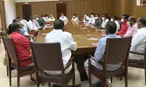 ഒമിക്രോൺ; സംസ്ഥാനത്ത് കൂടുതൽ കോവിഡ് ഇളവുകൾ ഇല്ല ഒമിക്രോൺ; സംസ്ഥാനത്ത് കൂടുതൽ കോവിഡ് ഇളവുകൾ ഇല്ല