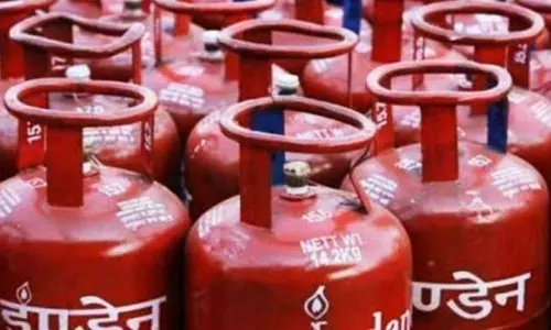 പാചകവാതക വില കൂട്ടി പാചകവാതക വില കൂട്ടി