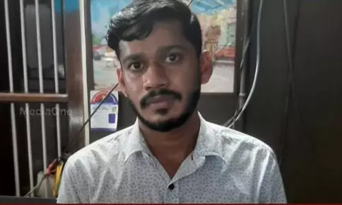 പിണറായിയിലെ സ്കൂള് ശുചിമുറിയില് കാമറ: അധ്യാപകന് അറസ്റ്റില് പിണറായിയിലെ സ്കൂള് ശുചിമുറിയില് കാമറ: അധ്യാപകന് അറസ്റ്റില്