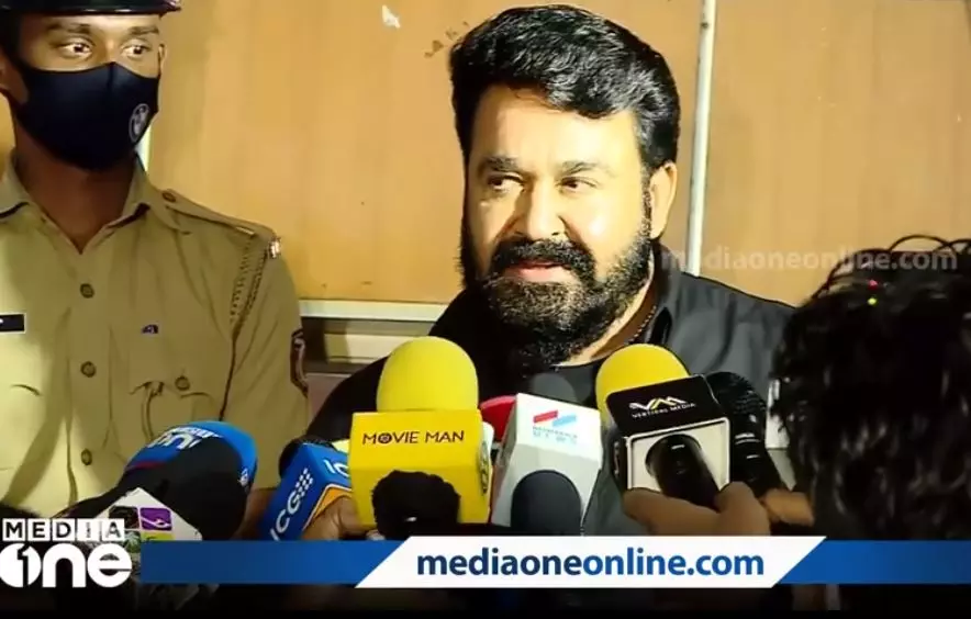 മരക്കാര്‍ തിയറ്ററില്‍ കാണേണ്ട സിനിമ: ആരാധകര്‍ക്കൊപ്പം സിനിമ കണ്ട് മോഹന്‍ലാല്‍