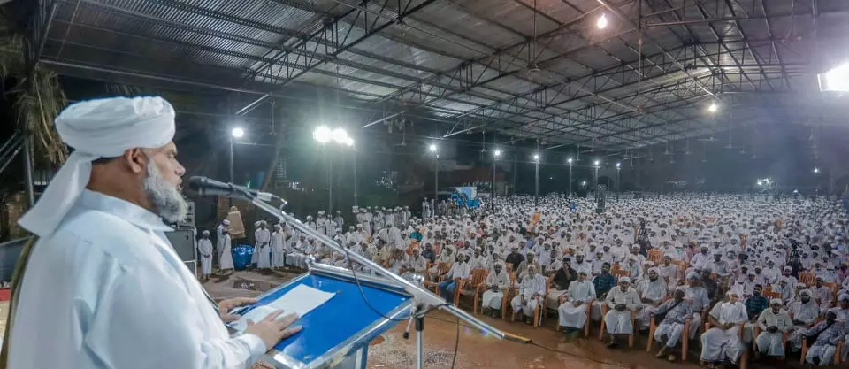 ആരാധന കൊണ്ട് സജീവമാകേണ്ട ഇടമാണ് പള്ളി, രാഷ്ട്രീയ ചർച്ചക്കുള്ള വേദിയാക്കരുത്: ഖലീൽ ബുഖാരി തങ്ങൾ ആരാധന കൊണ്ട് സജീവമാകേണ്ട ഇടമാണ് പള്ളി, രാഷ്ട്രീയ ചർച്ചക്കുള്ള വേദിയാക്കരുത്: ഖലീൽ ബുഖാരി തങ്ങൾ