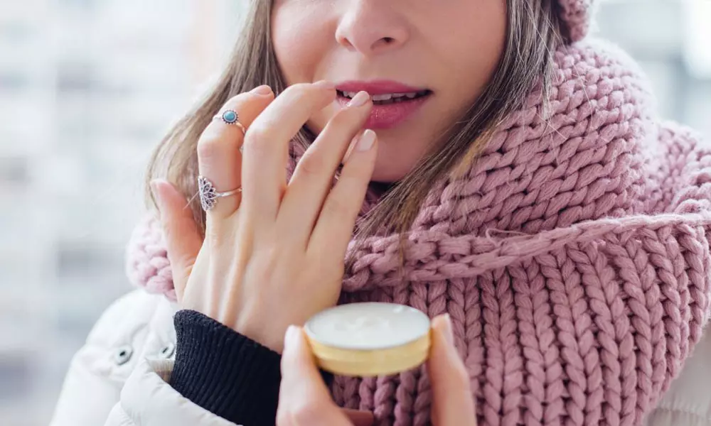 ഈ അഞ്ചു വസ്തുക്കള്‍ ഭക്ഷണത്തില്‍ ഉള്‍പ്പെടുത്തൂ; ശൈത്യകാലത്ത് ചര്‍മ്മം വെട്ടിത്തിളങ്ങും