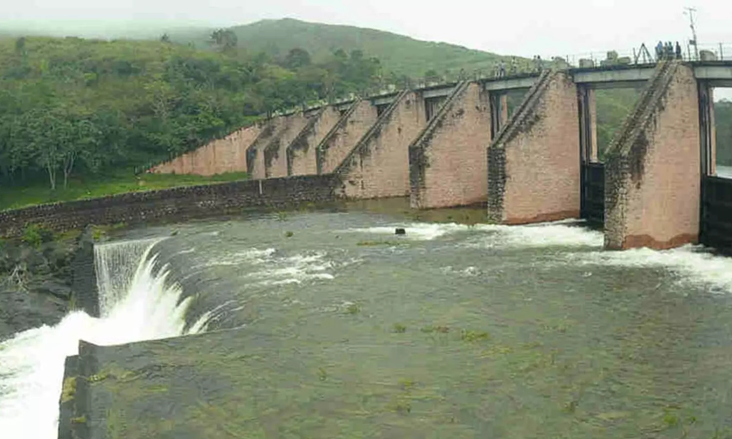 മുല്ലപ്പെരിയാർ ഡാമിലെ രണ്ട് സ്പിൽവേ ഷട്ടറുകൾ കൂടി തുറന്നു