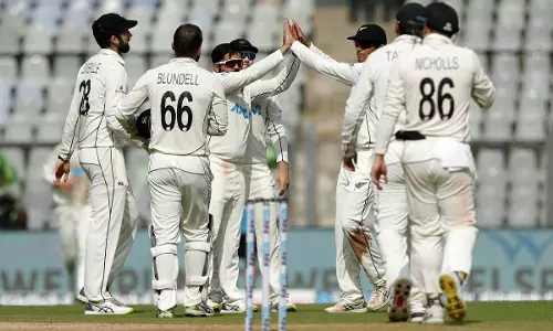 വന്നപാടേ കോഹ്ലി പുറത്ത്, സംപൂജ്യനായി വീണ്ടും പുജാര; ഇന്ത്യയ്ക്ക് ബാറ്റിങ് തകർച്ച