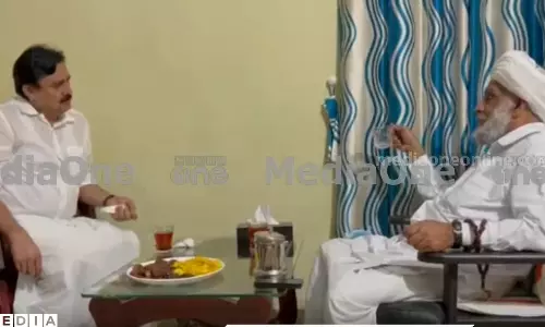 വഖഫ് നിയമന വിവാദം; മന്ത്രി വി അബ്ദുറഹ്‌മാനും സമസ്ത പ്രസിഡന്റ് ജിഫ്രി മുത്തുക്കോയ തങ്ങളും കൂടിക്കാഴ്ച്ച നടത്തി