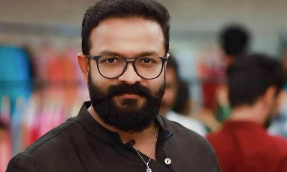 റോഡ് തകരുന്നതിന് കാരണം മഴയല്ല, അങ്ങനെയെങ്കിൽ ചിറാപുഞ്ചിയിൽ റോഡുണ്ടാകില്ല: നടൻ ജയസൂര്യ