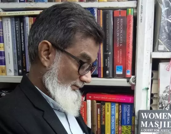 ഖുർആന് ബൈന്ഡ് ചെയ്യാന് ഹനുമാന്ഭക്തന്റെ കടയില് ചെന്നപ്പോള്; അനുഭവം പങ്കുവച്ച് മാധ്യമപ്രവർത്തകന് ഖുർആന് ബൈന്ഡ് ചെയ്യാന് ഹനുമാന്ഭക്തന്റെ കടയില് ചെന്നപ്പോള്; അനുഭവം പങ്കുവച്ച് മാധ്യമപ്രവർത്തകന്